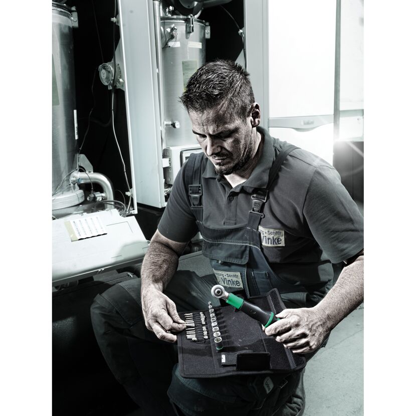 Person hält Wera Safe-Torque A 2 Set1