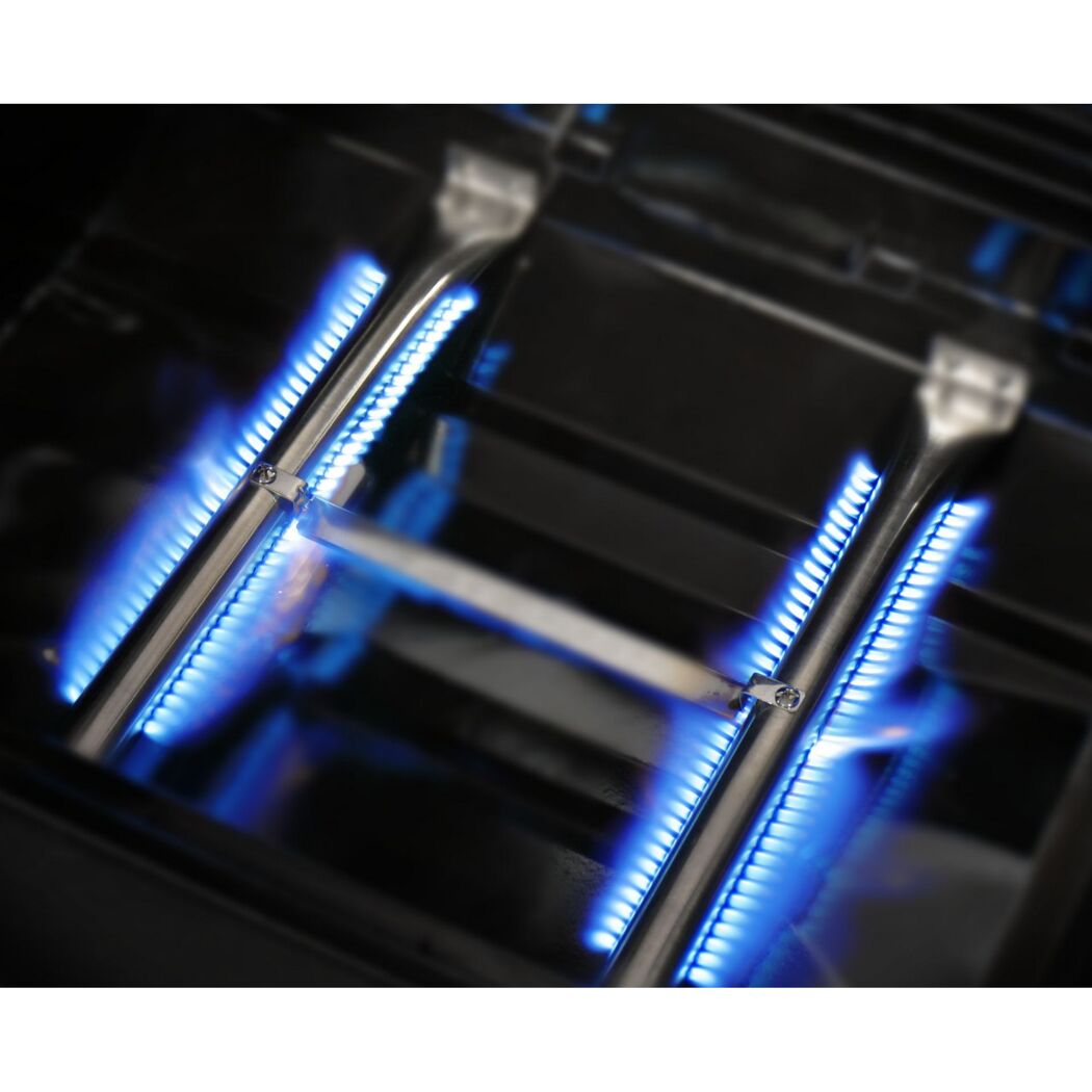 Brenner des Gasgrills Columbus mit blauer Flamme