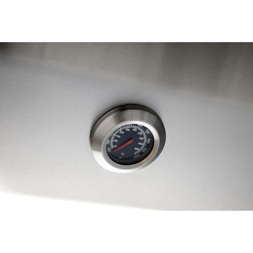 Ein Thermometer an einem Edelstahl-Gasgrill.