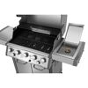 Gasgrill mit geöffnetem Deckel und Seitenbrenner
