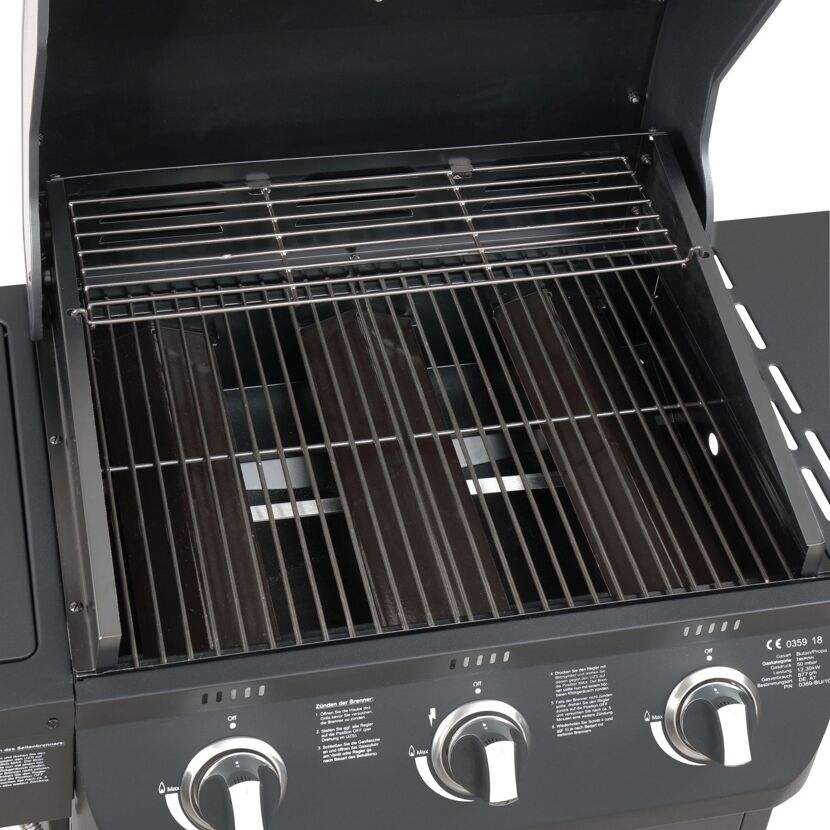 Gasgrill mit geöffnetem Deckel