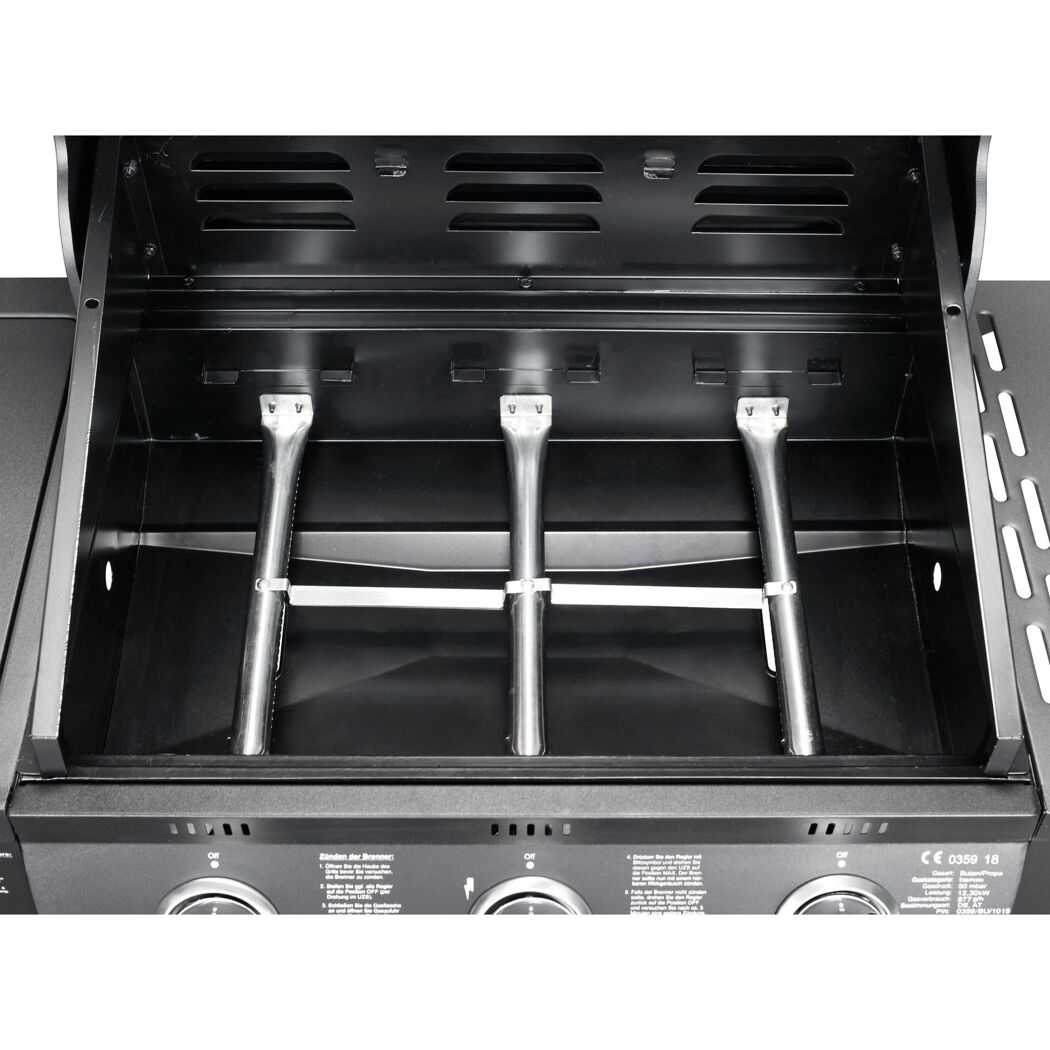 Innenraum eines Gasgrills mit drei Brennern