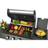 Gasgrill mit verschiedenen Speisen