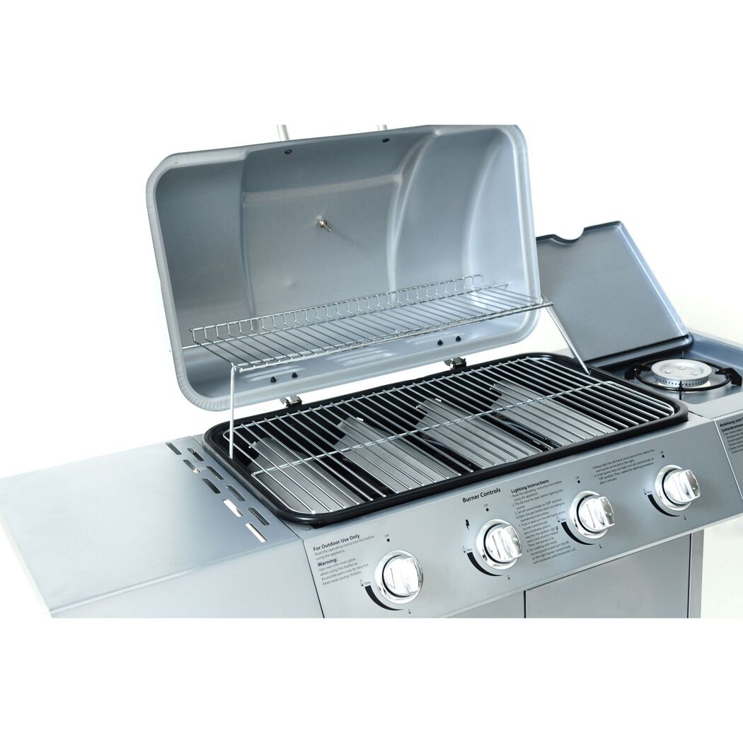 Gasgrill mit geöffnetem Deckel