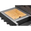 Bambus-Schneidebrett auf Gasgrill