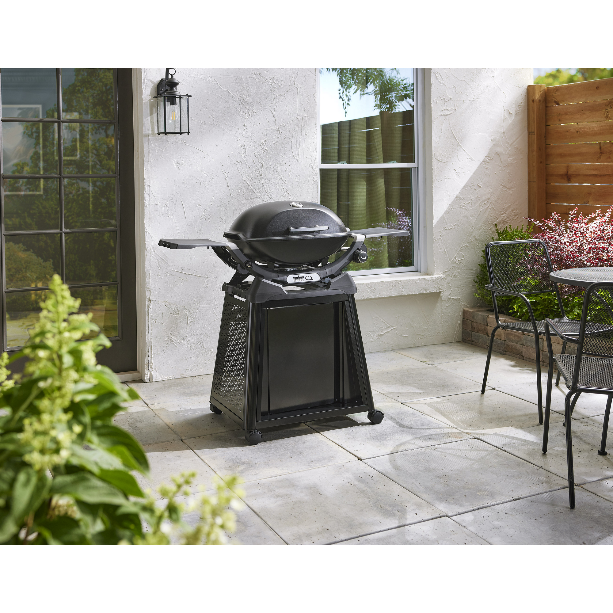 Gasgrill mit Rollwagen 'Q2200N' schwarz