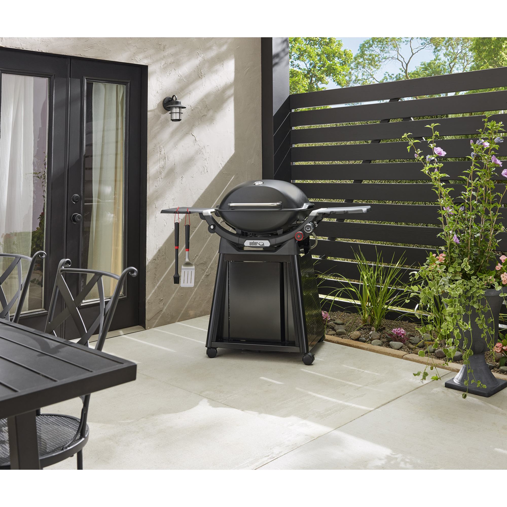 Gasgrill mit Rollwagen 'Q3200N+' schwarz
