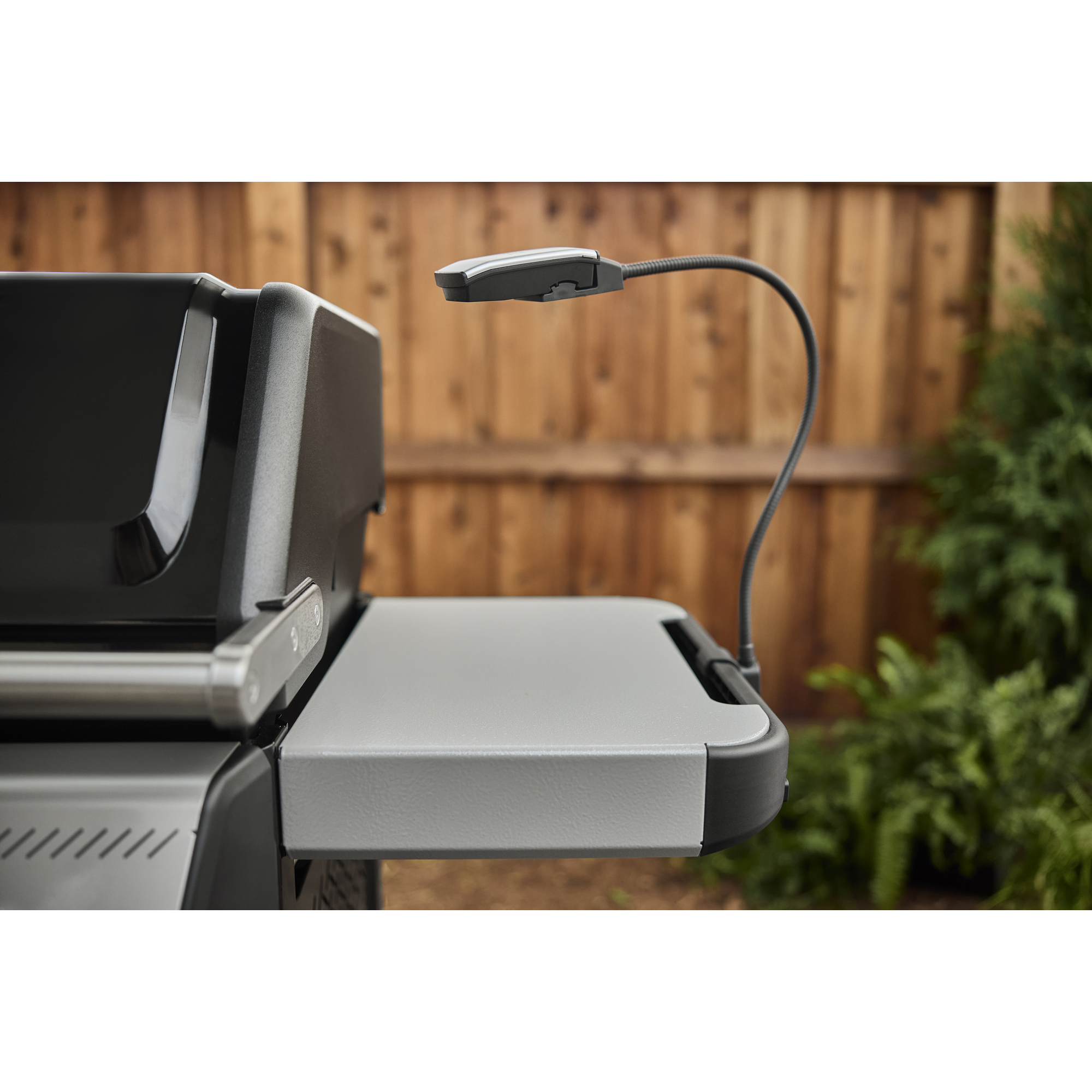 LED-Grillleuchte einhängbar