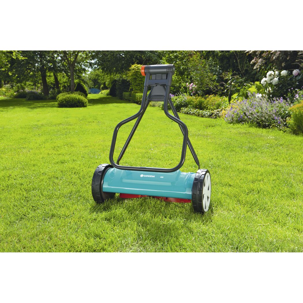 Gardena Spindelmäher 400 Classic auf grünem Rasen