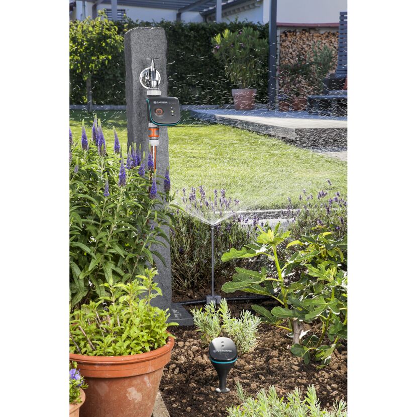 GARDENA smart Sensor und Bewässerungssteuerung im Garten