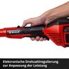 Hand hält einen Akku-Rasentrimmer von Einhell.