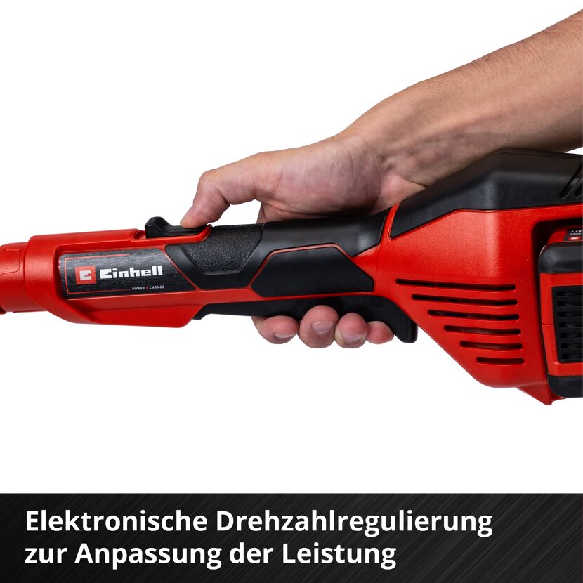 Hand hält einen Akku-Rasentrimmer von Einhell.