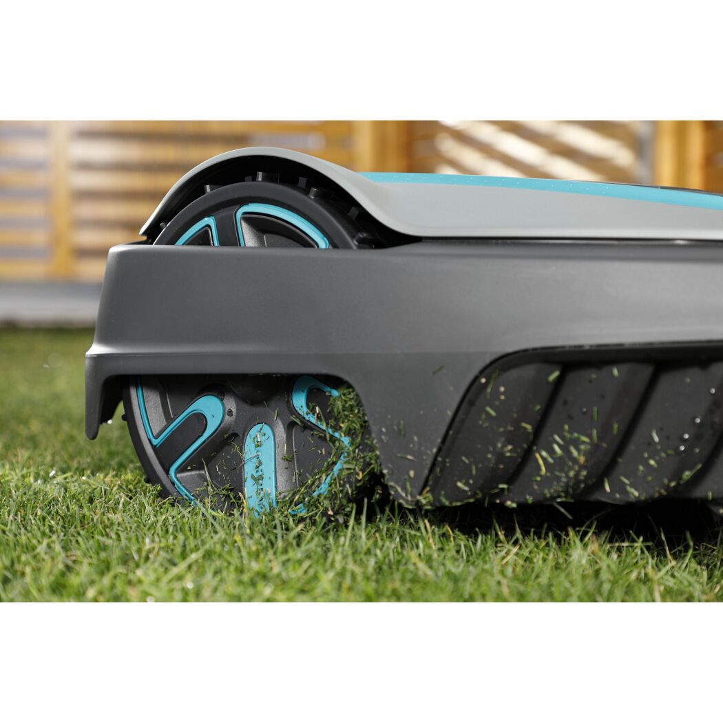 Gardena Mähroboter mäht Rasen