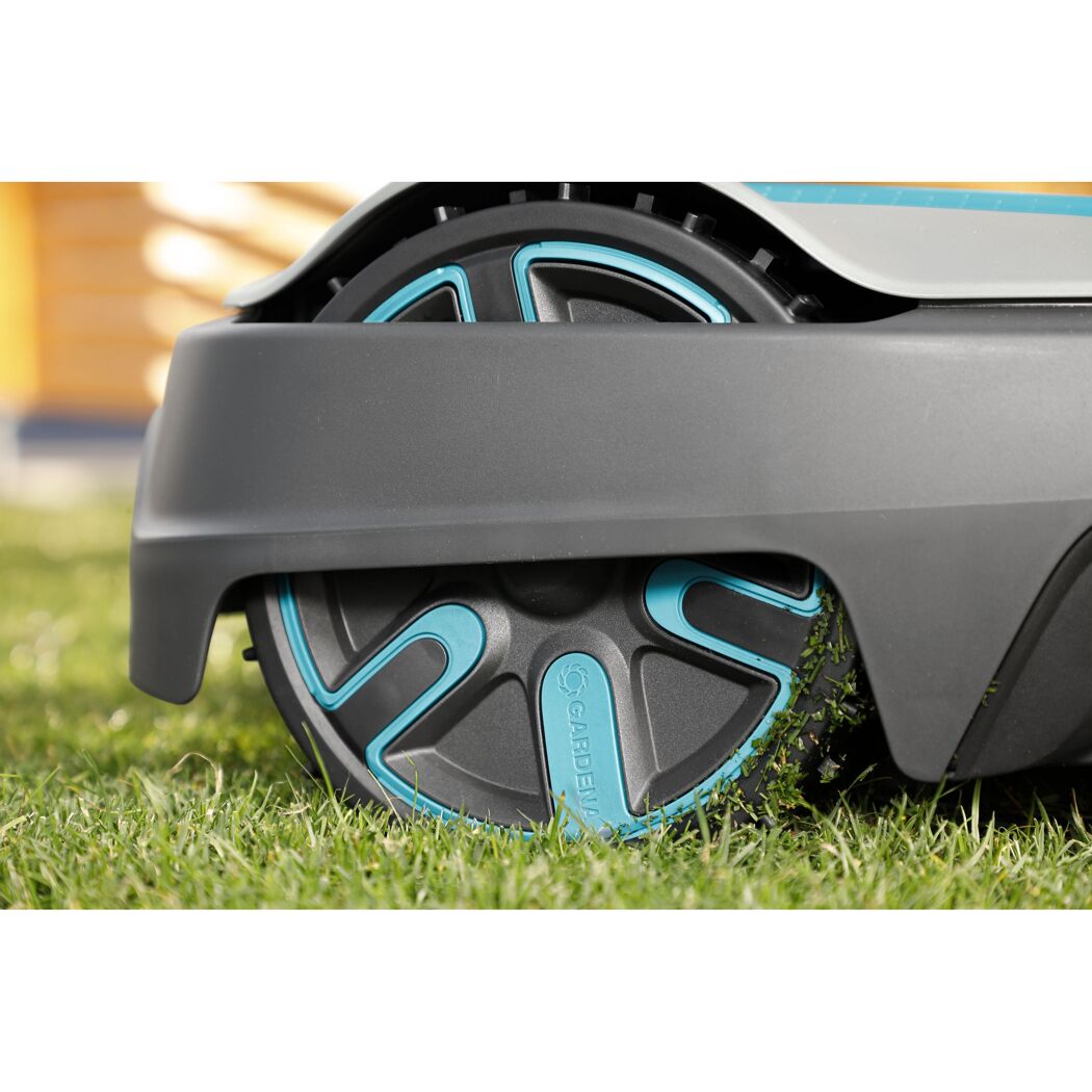 Gardena Mähroboter Rad im Rasen