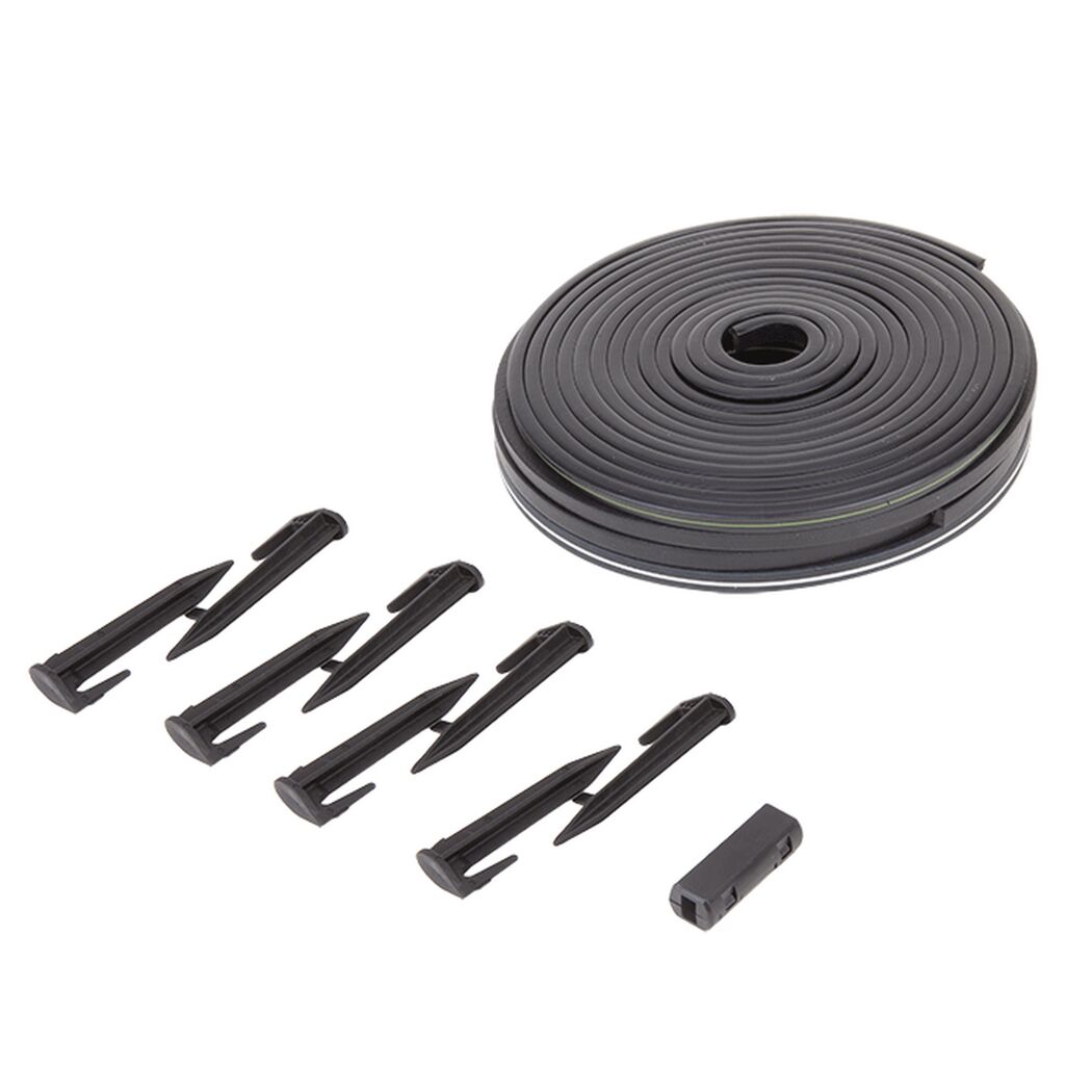 Schwarzes Magnetband mit Befestigungshaken