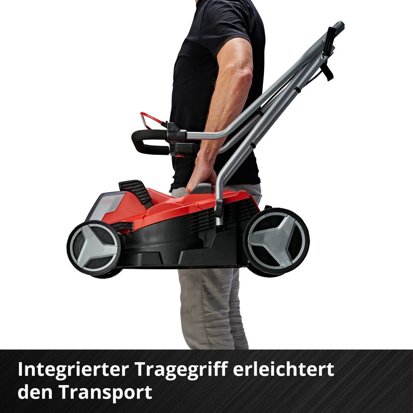 Person trägt einen roten Akku-Rasenmäher GE-CM 18/33 Li