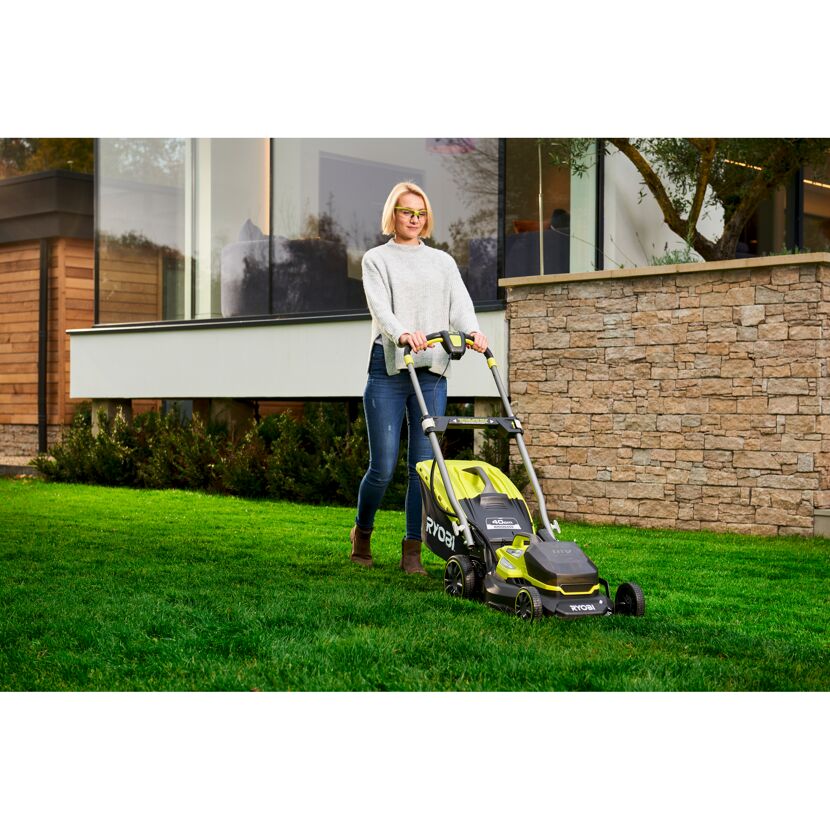 Akku-Rasenmäher 'RY18LMX40A-240' 2 x 18 V mit 2 x 18 V Akkus, bis 700 m²