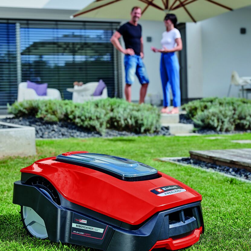 Mähroboter Freelexo im Garten