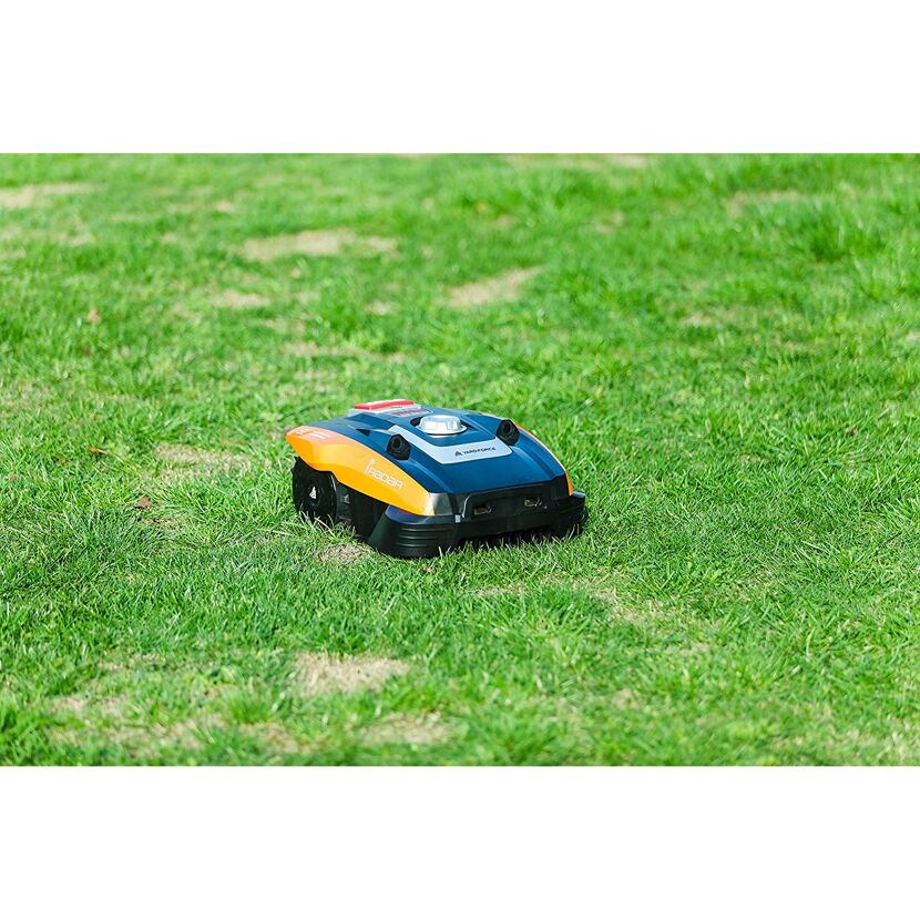 Mähroboter Compact 400RI auf grünem Rasen