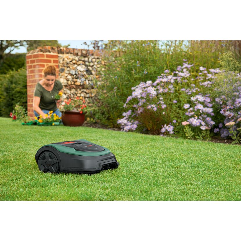 Bosch Indego XS 300 Rasenmähroboter im Garten
