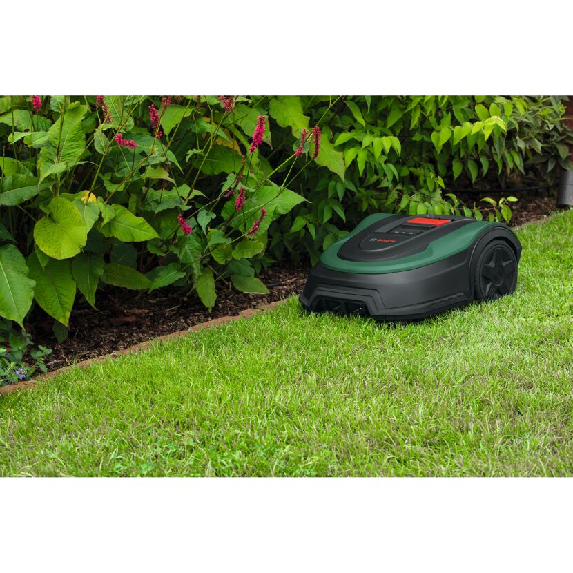 Bosch Indego XS 300 Rasenmähroboter mäht Rasen