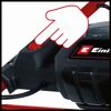 Einhell Benzin-Rasenmäher: Hand drückt den roten Startknopf