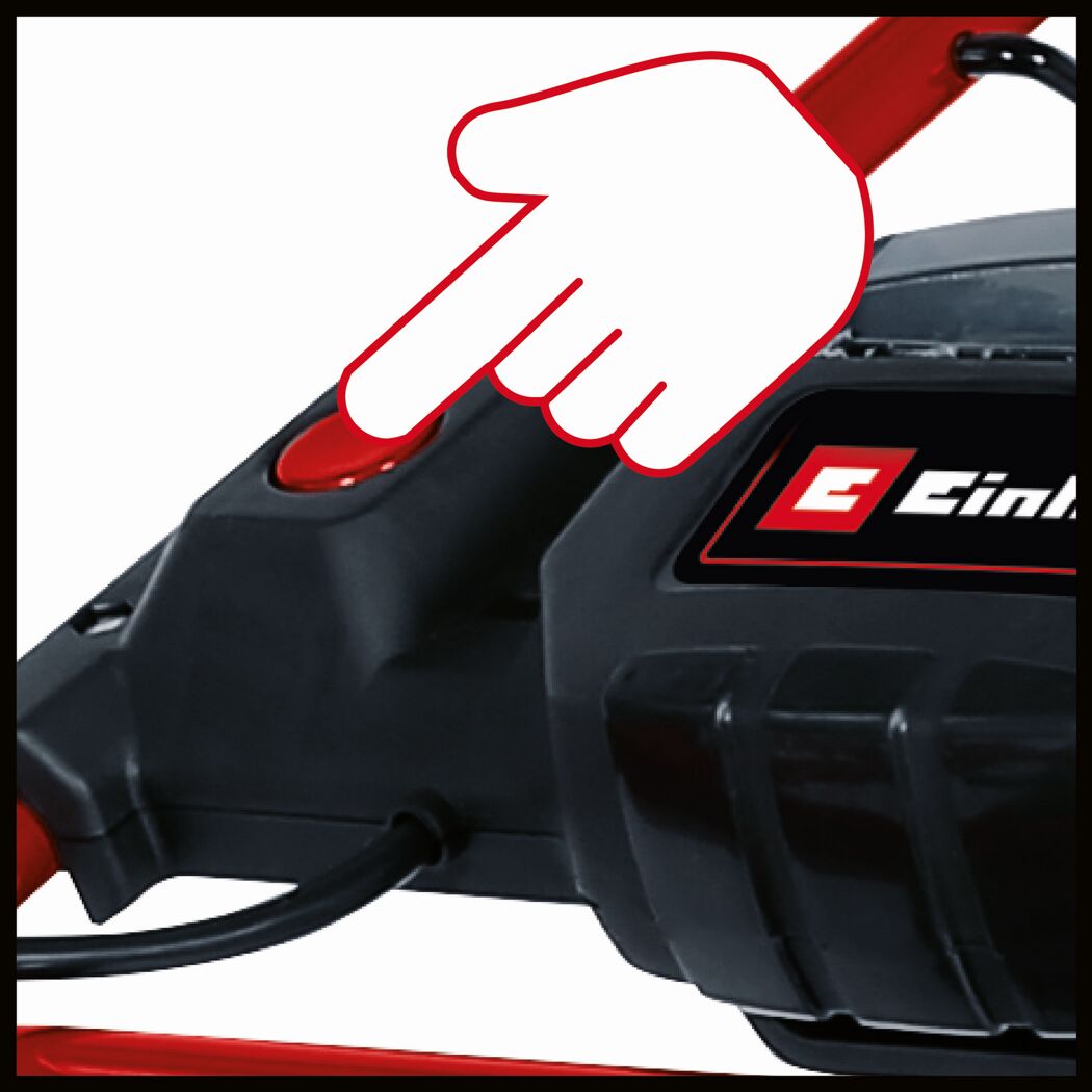 Einhell Benzin-Rasenmäher: Hand drückt den roten Startknopf