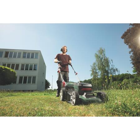 13. Bild von Akku-Rasenmäher 'RM 36-18 LTX BL 46' 800 m² mit 2 x 18 V Akkus, bis 800 m²