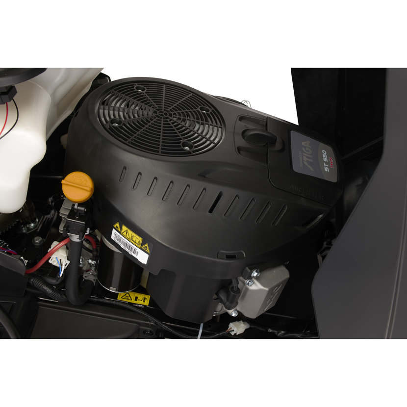 ST 550 Twin Motor eines Rasentraktors