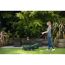 Person mäht Rasen mit CityMower 18V-32-300