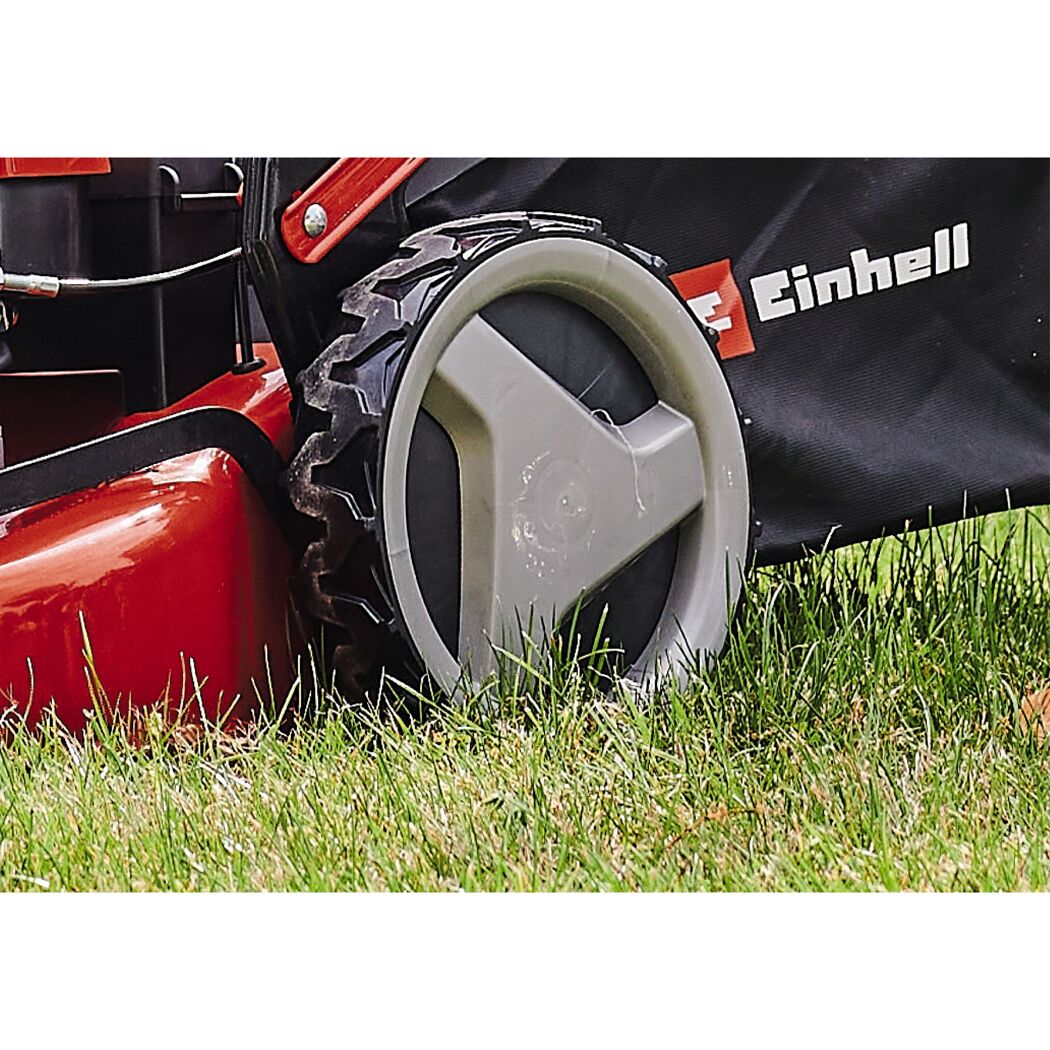 Einhell Benzin-Rasenmäher GC-PM 46 S HW-E auf Rasen