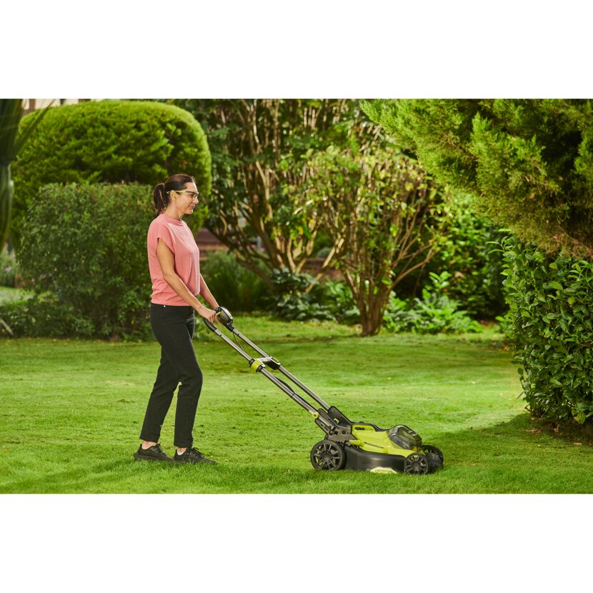 Akku-Rasenmäher 'ONE+ RY18LMX40C-240' 18 V mit 2 Akkus, bis 500 m²