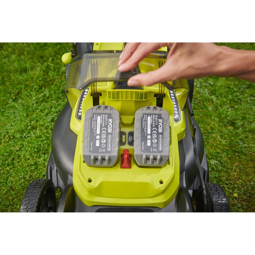 Akku-Rasenmäher 'ONE+ RY18LMX40C-240' 18 V mit 2 Akkus, bis 500 m²