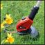 Rasentrimmer im Gras