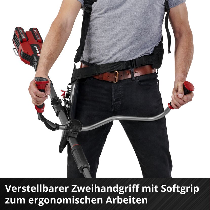 Person hält Akku-Sense