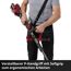 Person stellt Akku-Sense mit P-Griff ein