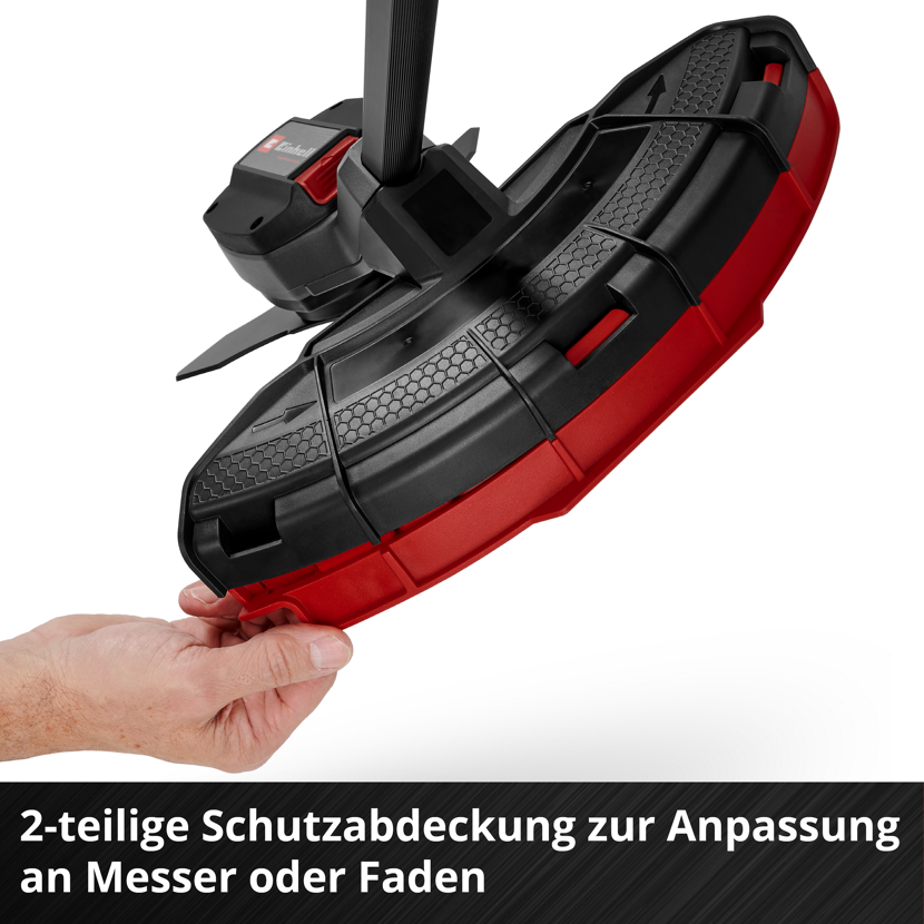 Person hält Schutzabdeckung für Akku-Sense