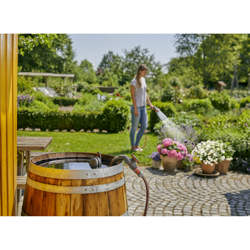 Regentonnenpumpe im Garten