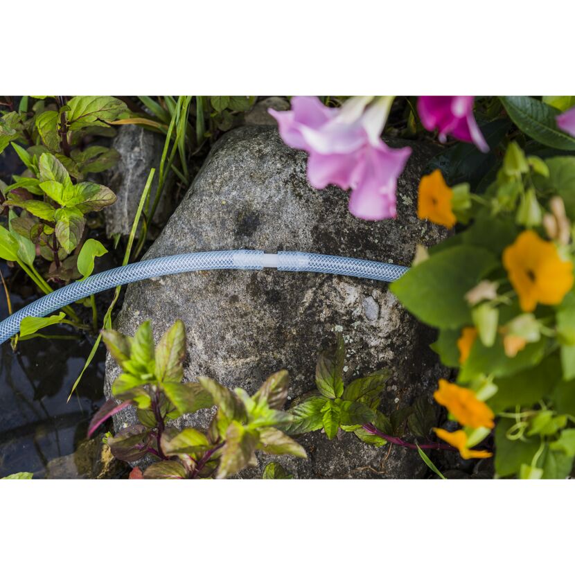 Undichter Gartenschlauch mit Verbindungsstück
