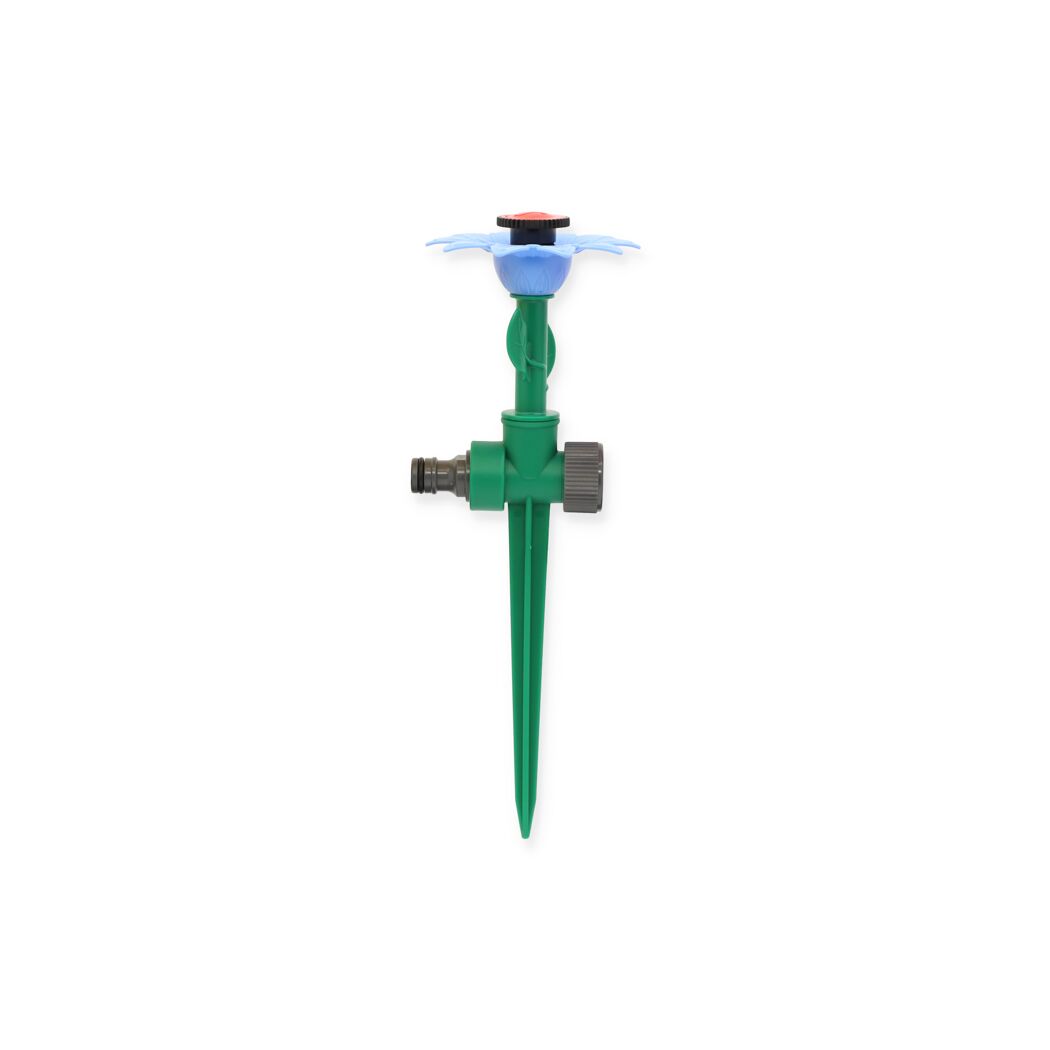 Grüner Rasensprenger mit blauer Blume