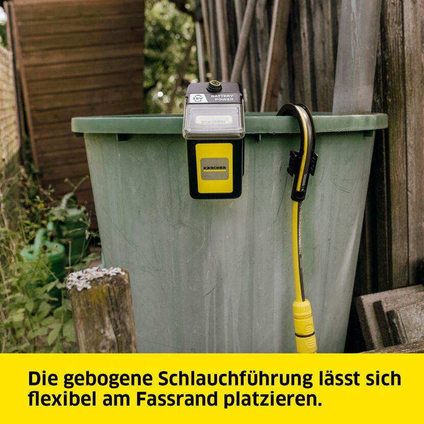 Kärcher Fasspumpe BP 2.000-18 am Regentonnenrand