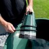 Person hält eine Metabo Akku-Tauchpumpe