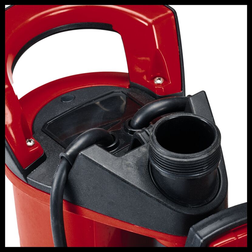 Rote Klarwasserpumpe mit Schlauchanschluss