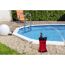 Rote Klarwasserpumpe am Pool