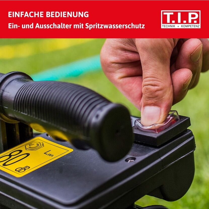 Finger schaltet Gartenpumpe ein