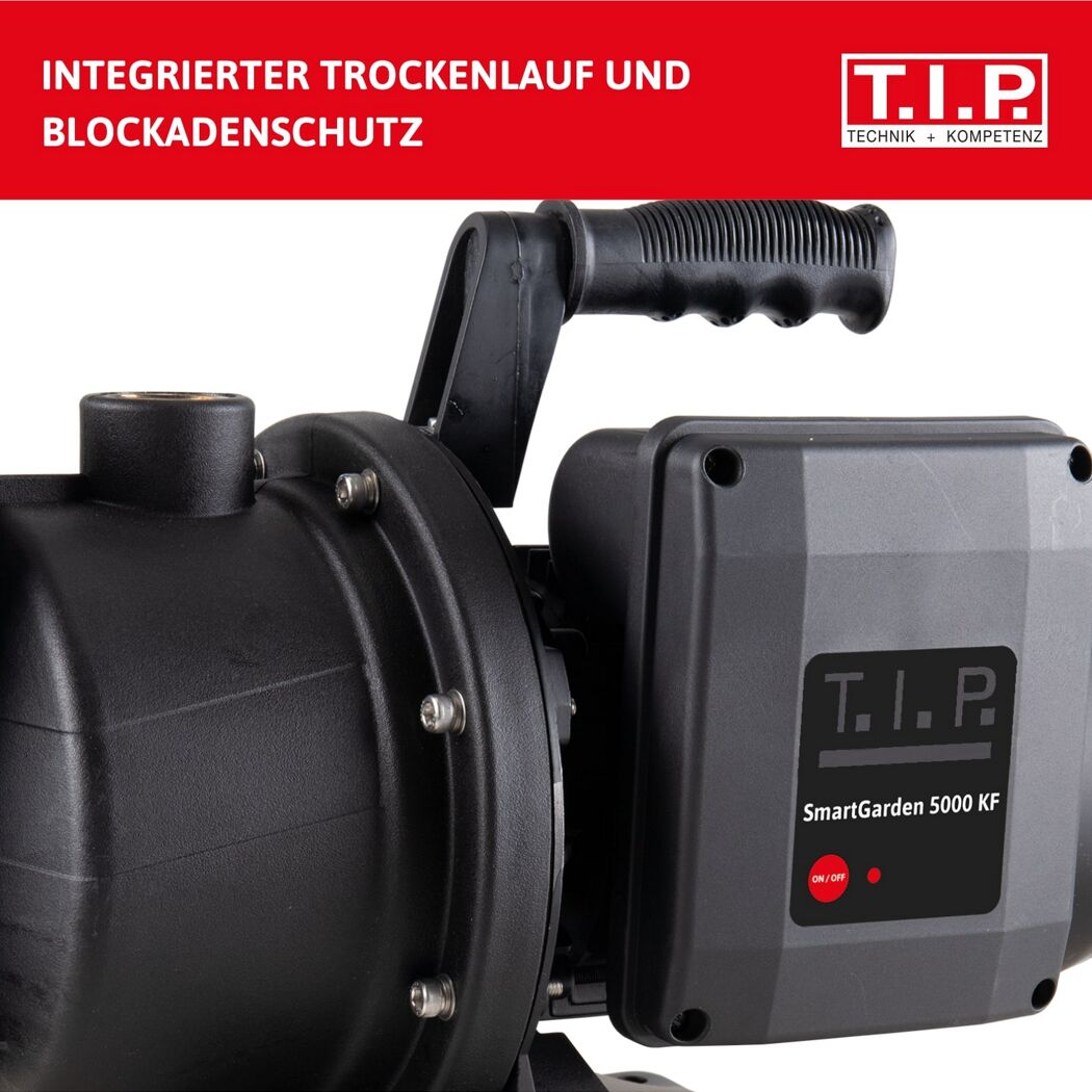 Schwarze Gartenpumpe mit Tragegriff