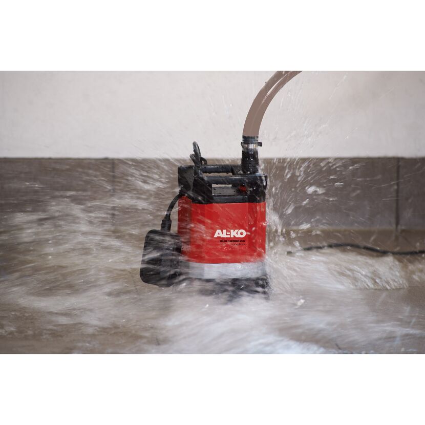 Tauchpumpe im Wasser