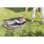 Person mit Gartenpumpe und Schlauch