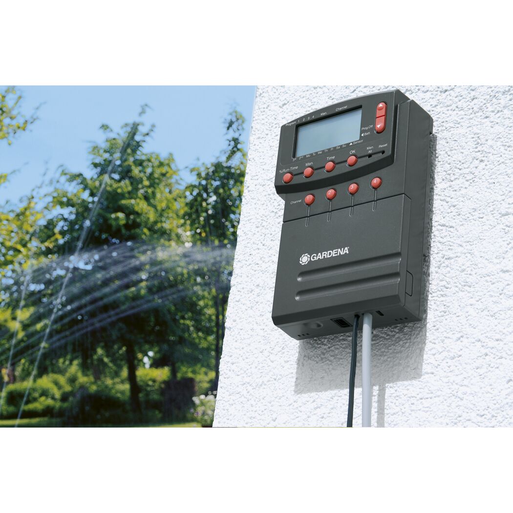 Gardena Bewässerungscomputer an Hauswand montiert