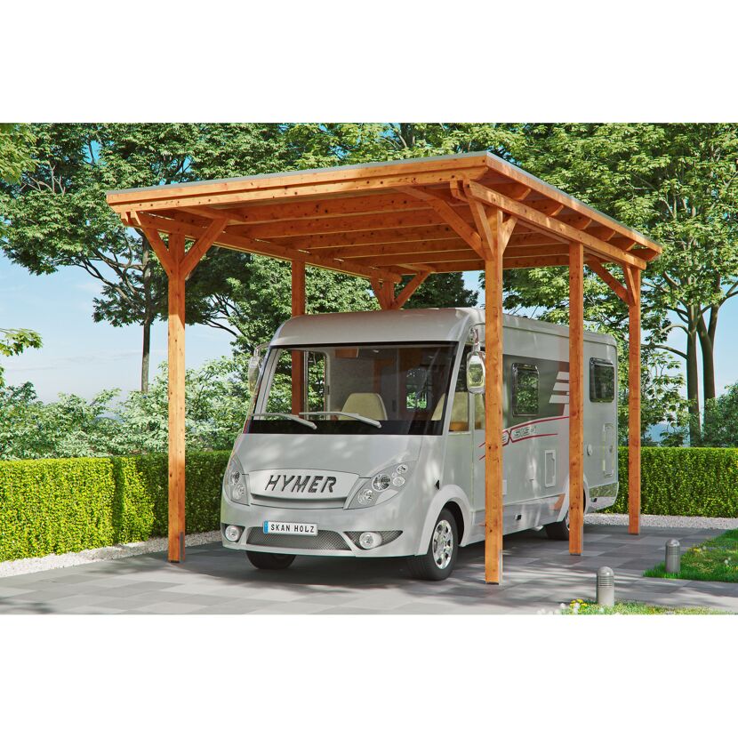 Wohnmobil unter einem Carport aus Holz.